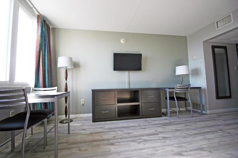 One-Bedroom Suite with Sofa Bed image 4