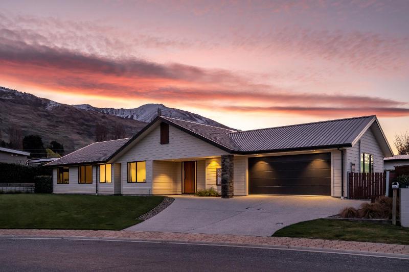 Roys Bay Lodge - Wanaka Holiday Home - image 15