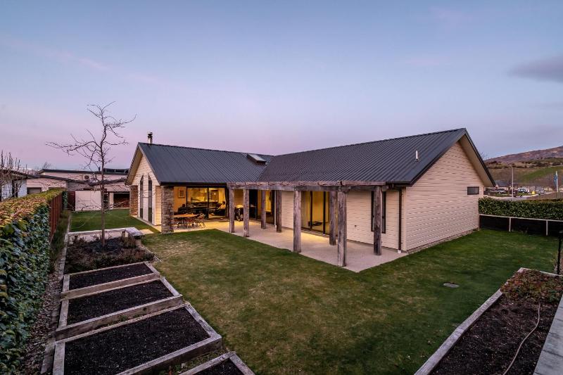 Roys Bay Lodge - Wanaka Holiday Home - image 17