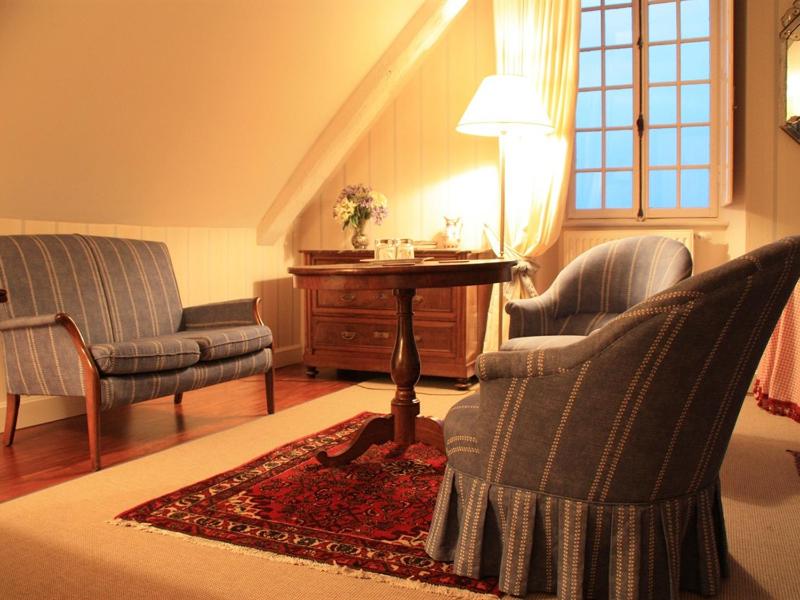 Deluxe Twin Room image 4