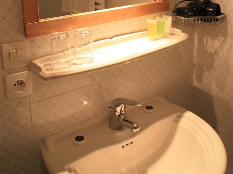 Double Room with Private Bathroom image 2