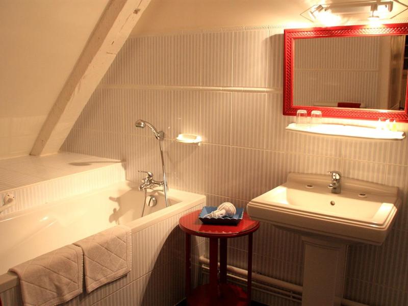 Deluxe Twin Room image 3