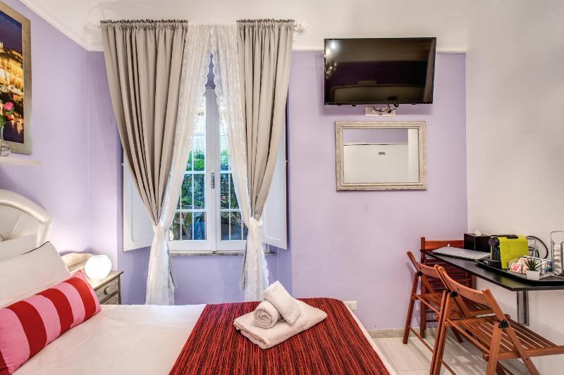 Comfort Triple Room image 2