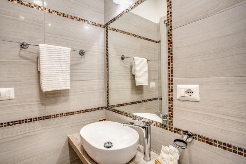 Comfort Triple Room image 3