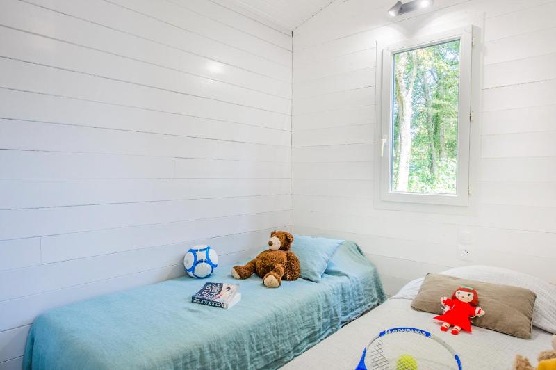 Two-Bedroom Comfort Chalet - 4 People image 3