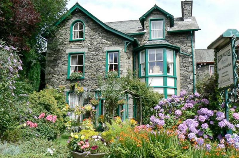 Standard Double Room with Four Poster Bed image 3