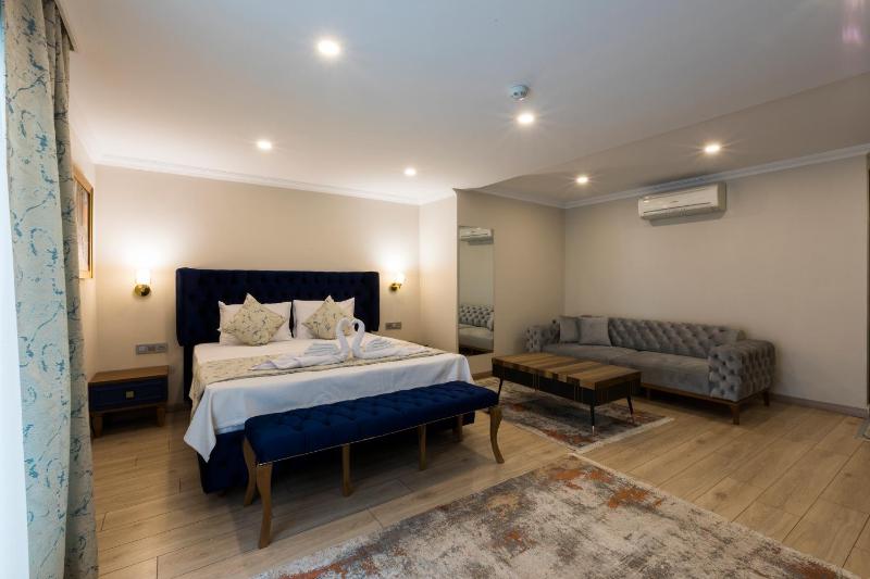 Deluxe Double Room image 3