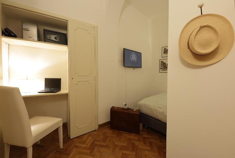 Single Room with Private External Bathroom image 4