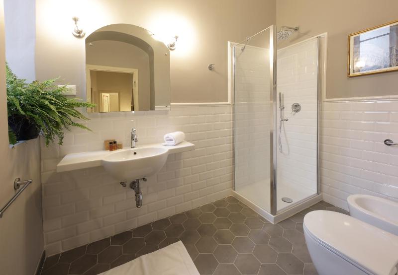 Single Room with Private External Bathroom image 3
