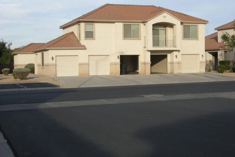 Mesquite Nevada Vacation Rental - Ground Level and double car garage Images