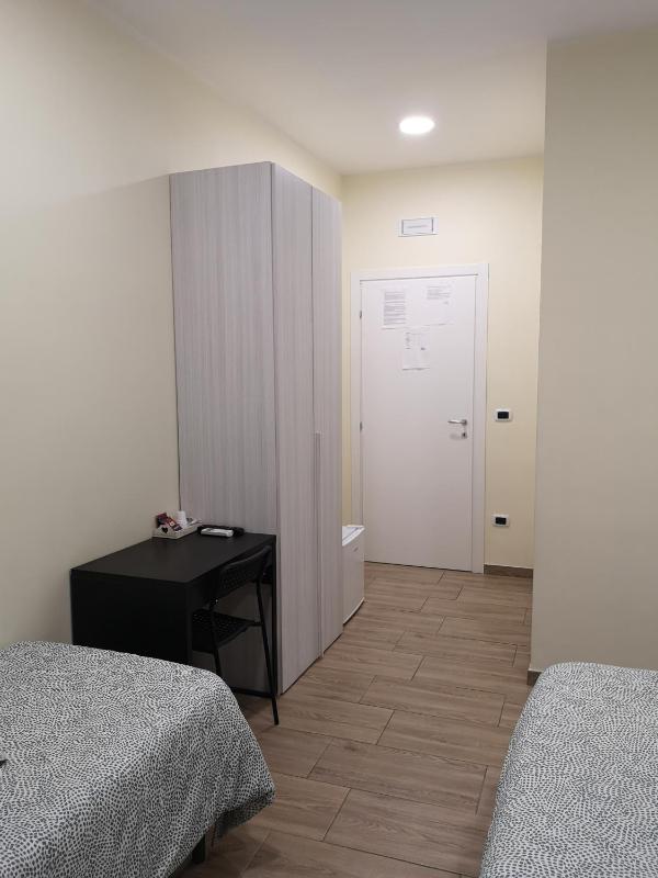 Triple Room with Private Bathroom image 3
