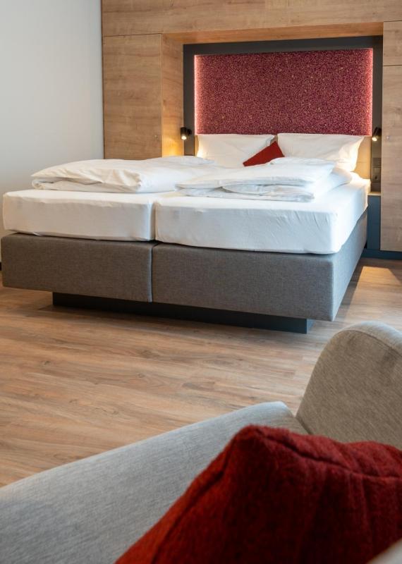 Double Room with Balcony image 3