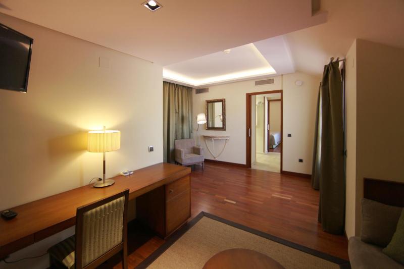 Penthouse Suite image 3