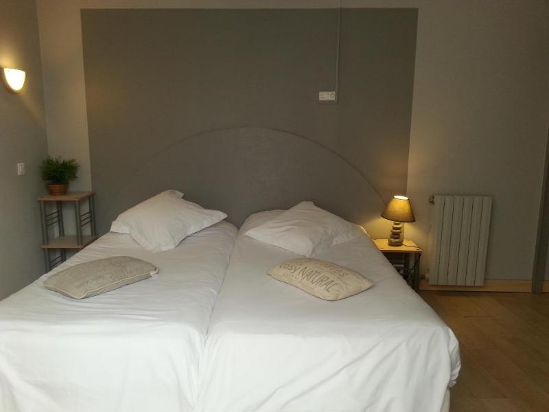 Twin Room image 4