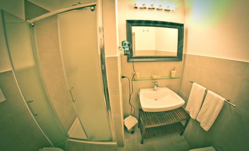 Quadruple Room - Split Level image 4