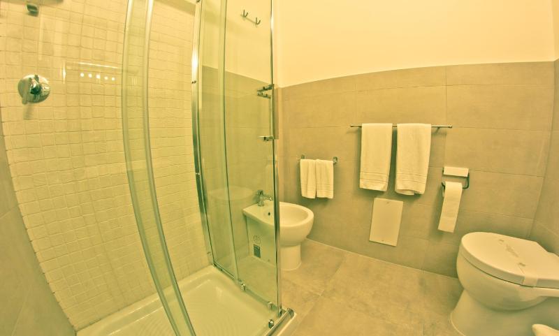 Superior Triple Room image 3