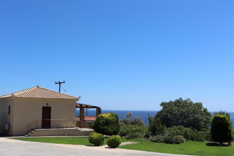 TAKIS BIZOS House 1 Images