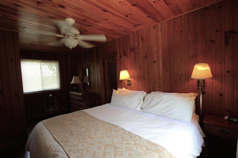 One-Bedroom Cottage image 2