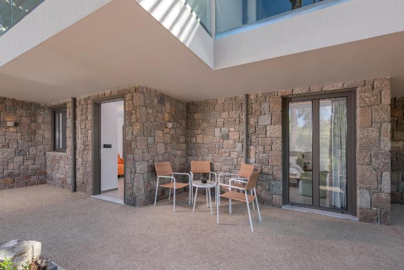 Triple Room with Terrace image 2