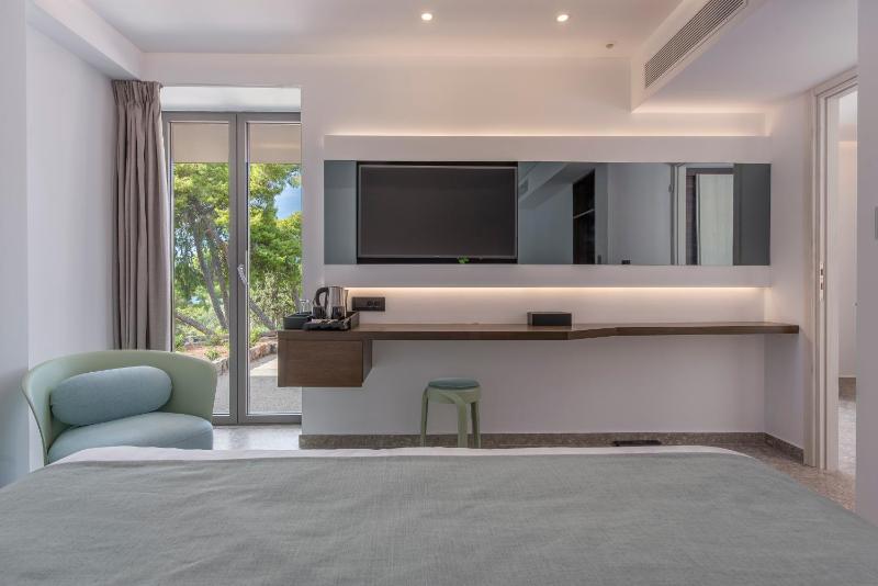 Triple Room with Terrace image 1