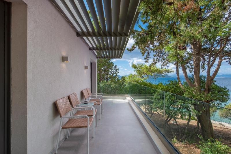 Queen Suite with Sea View image 2