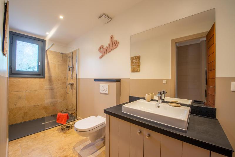One-Bedroom Apartment image 1