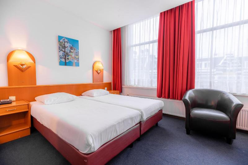 Owl Hotel - image 4
