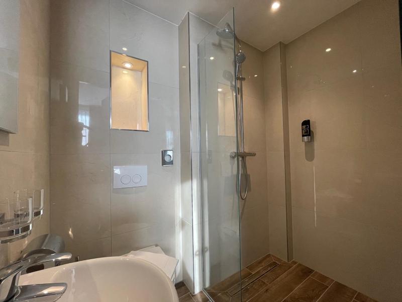 Standard Twin Room image 3