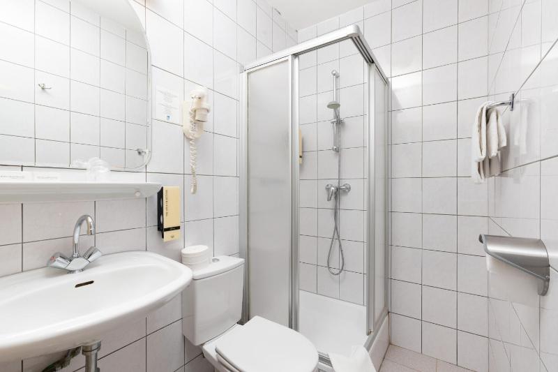 Owl Hotel - image 7