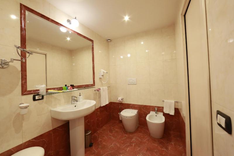 Superior Double Room image 3