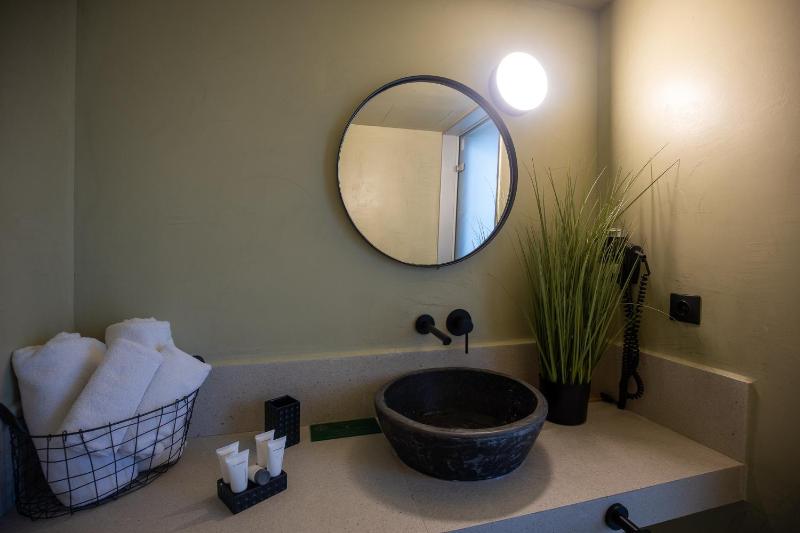 Executive Suite with Outdoor Jacuzzi image 2