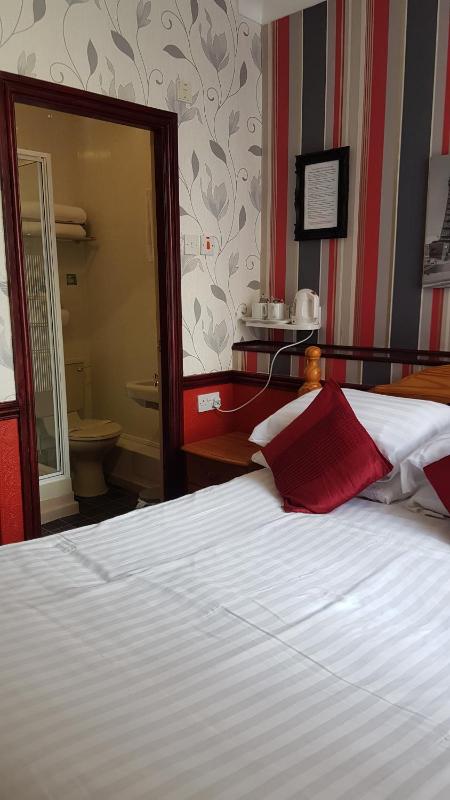 Double Room with Fan image 2