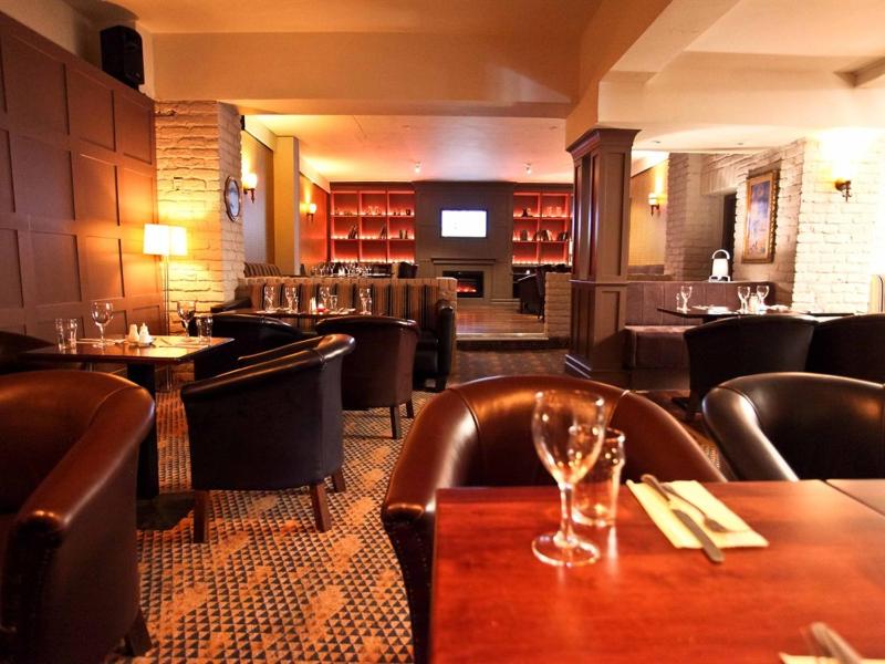 Twin Room with Private Bathroom image 4