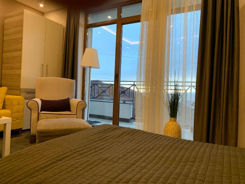 One-Bedroom Apartment image 2