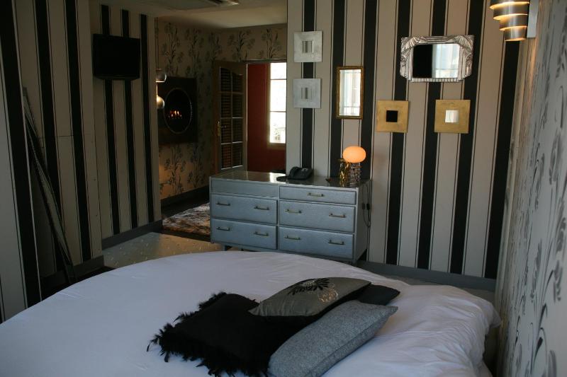 Double Room with round bed 