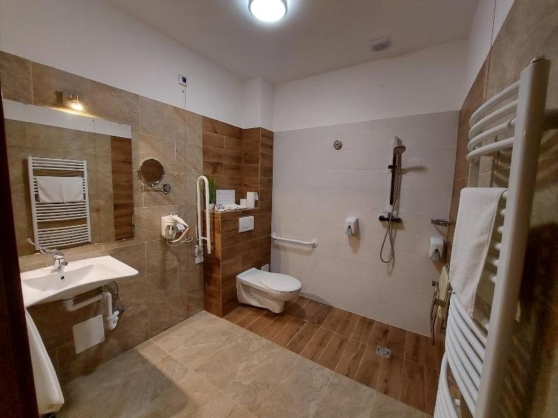 Twin Room - Disability Access image 2