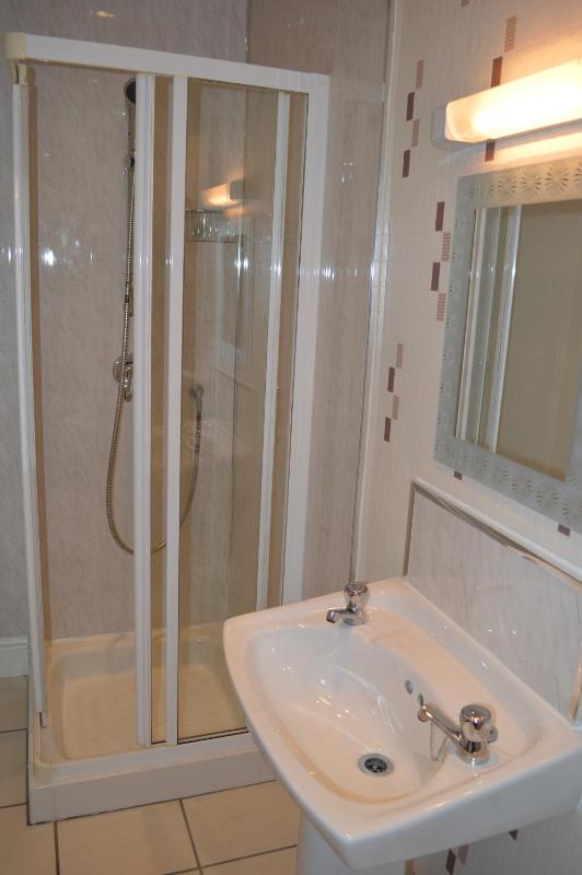 Apartment 5 image 3
