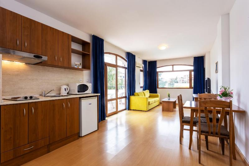 One-Bedroom Apartment with Balcony - AlI Inclusive  image 4