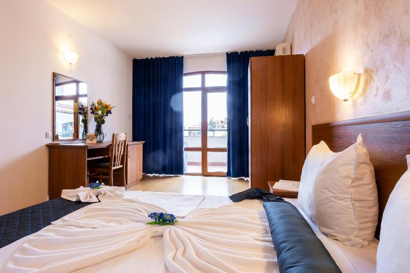 Family Room (2 Adults + 2 Children) - All Inclusive image 1