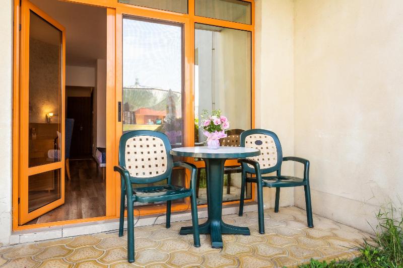 One-Bedroom Apartment with Balcony - AlI Inclusive  image 2