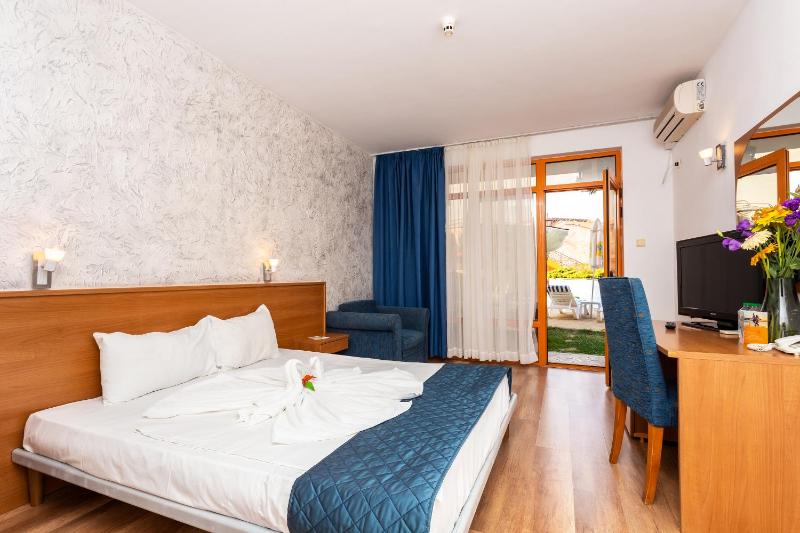 Family Room (2 Adults + 2 Children) - All Inclusive image 4