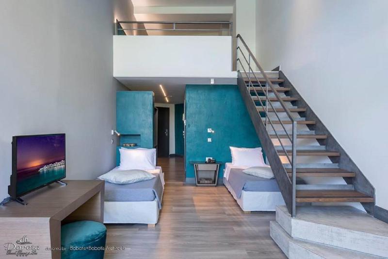 Superior Family Room image 3