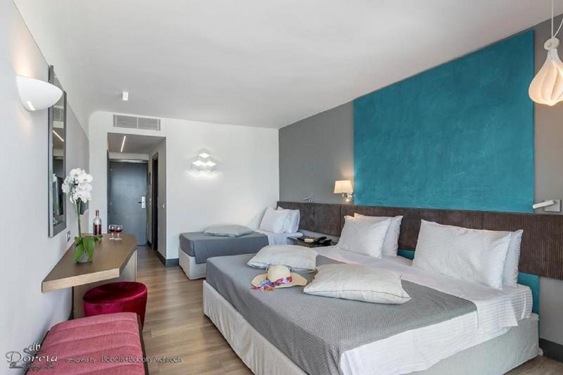 Double Room with Sea View image 1