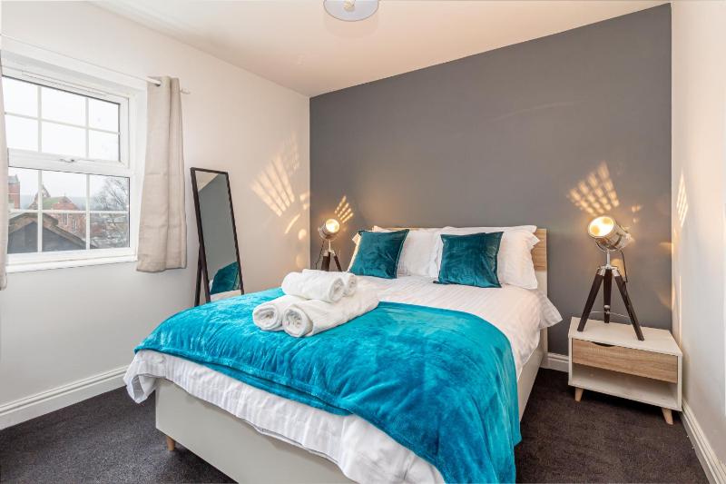 One-Bedroom Apartment image 3