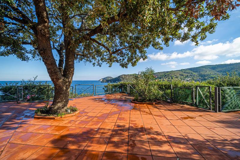 Villa with Sea View image 3