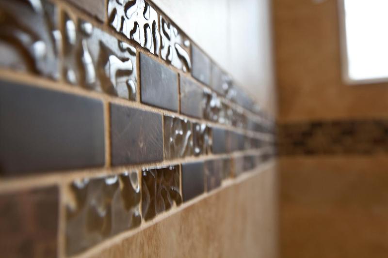 Queen Room - Disability Access image 3