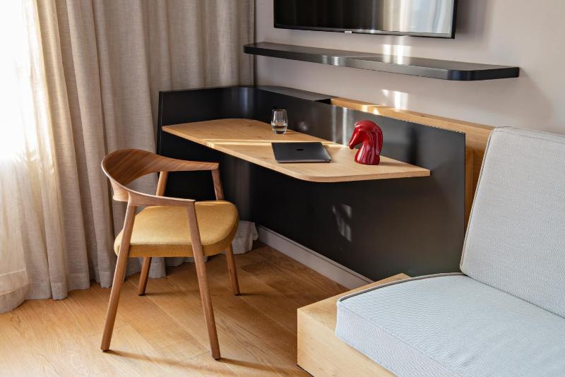 One-Bedroom Suite image 3