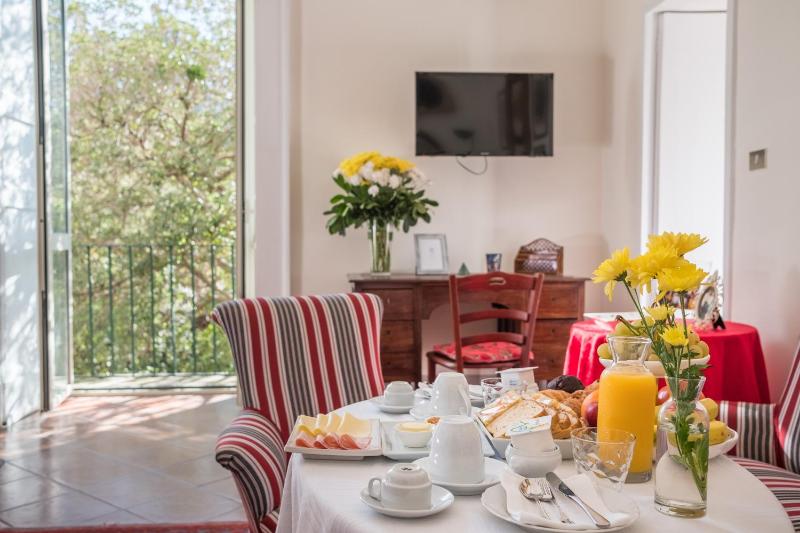 Junior Suite with Balcony image 2