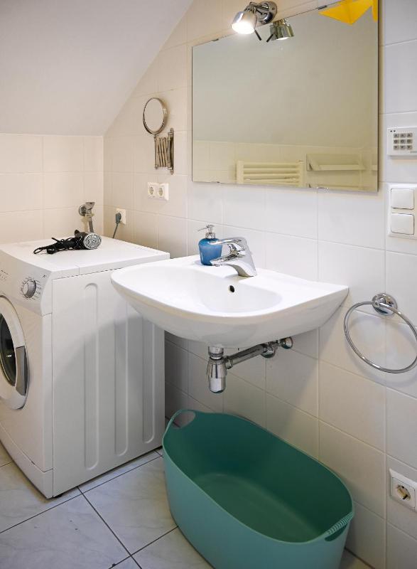 2BR Apartment for 6 with Private Terrace near city center & Metro U2 - image 14