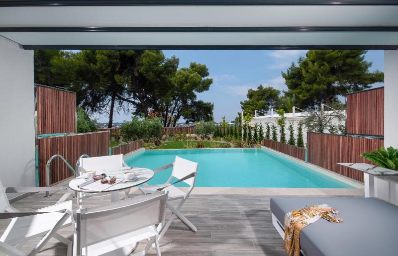 Suite with Private Pool image 3